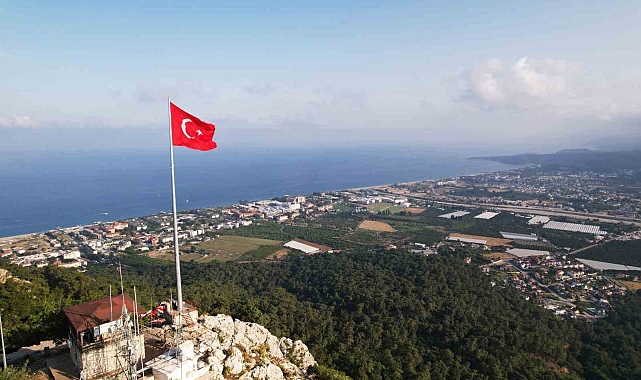 Çalış Tepesi'ne Türk bayrağı asıldı