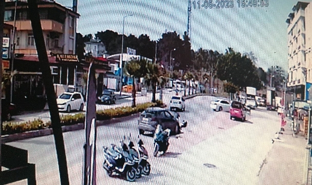 Çarpıp yaralanmasına sebep olduğu motosiklet sürücüsünü olay yerinde bırakıp kaçtı