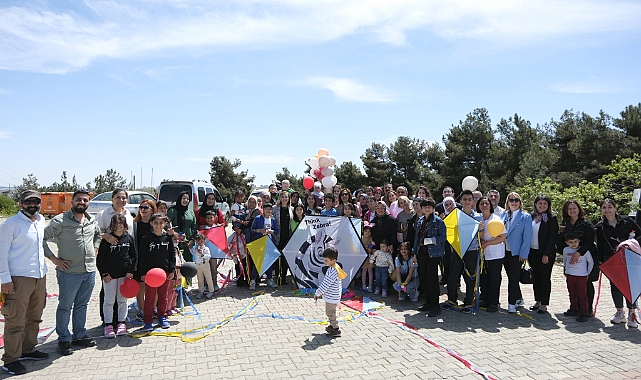 Deprem bölgesindeki şenliğin adı umut
