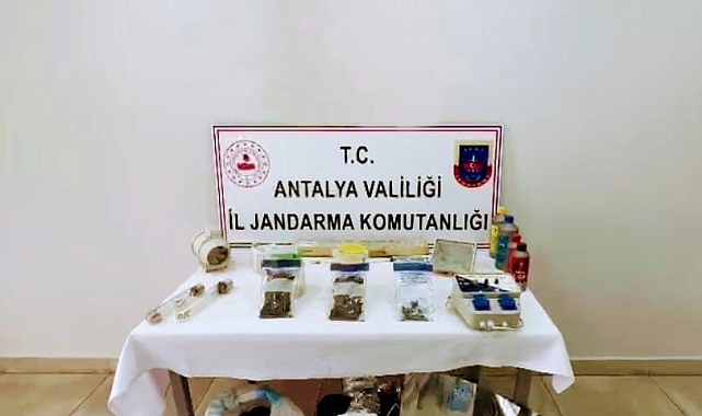 Evinde uyuşturucu üretti, iş yerinde satamadan jandarmaya yakalandı
