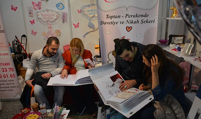 Evlilik adayları kişiselleştirilmiş düğün davetiyelerini tercih ediyor