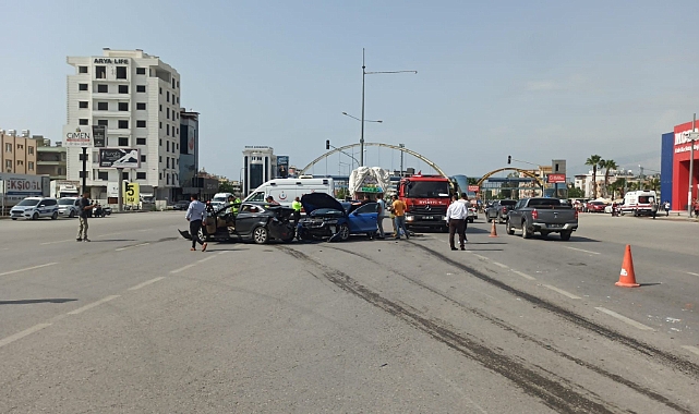 Hatay'da freni patlayan kamyon zincirleme kazaya neden oldu: 13 yaralı