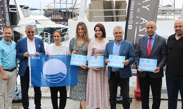 Kemer'de marina ve 4 tekneye mavi bayrak