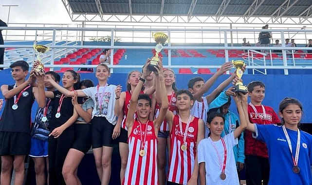 Kırmızı beyazlı atletlerden büyük başarı