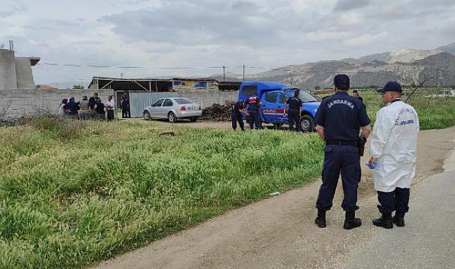 Kocasını öldürüp, kendini ihbar etti