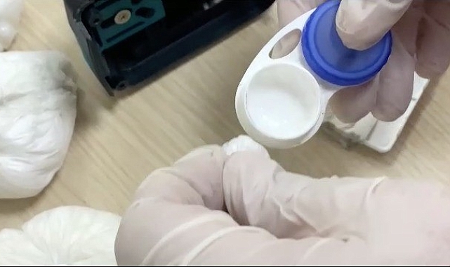 Lens ve matkap kutusu ile direksiyon içine saklanan uyuşturucu narkotik köpeğinden kaçamadı