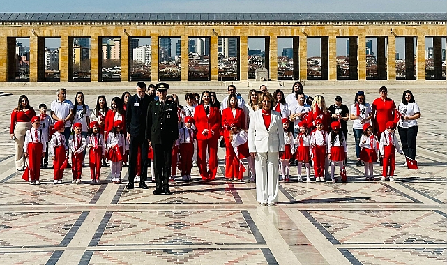 Miniklerden Ata'ya ziyaret