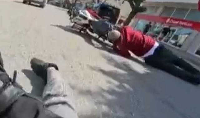 Motosiklet sürücüsü yayalara çarpmamak için kendini feda etti