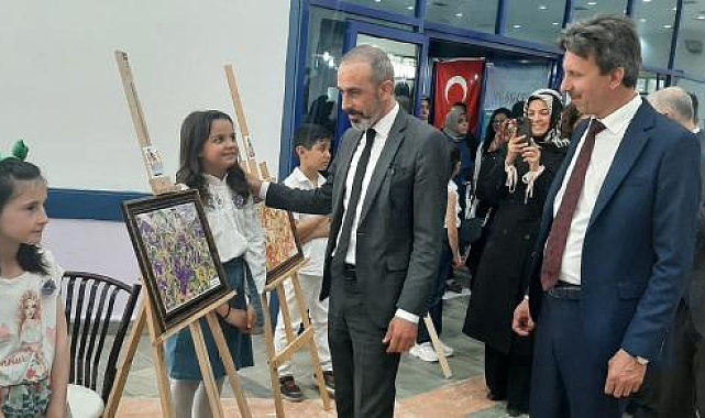 Öğrencilerden ebru sergisi