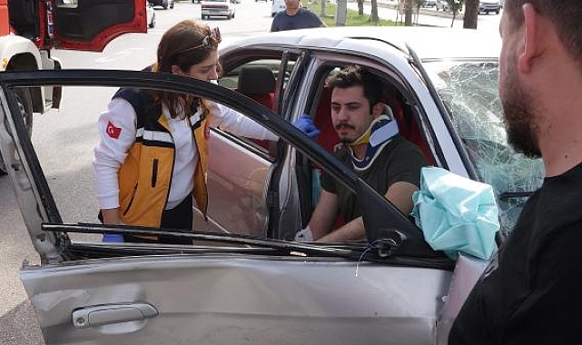 Otomobil önünde giden motosiklete çarptı: 1 ölü, 3 yaralı