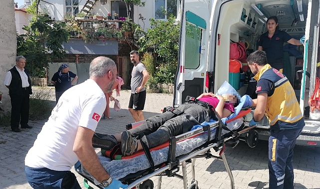 Otomobille çarpışan elektrikli bisiklet sürücüsü genç ağır yaralandı