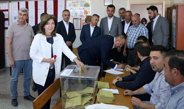 Oyunu Antalya'da kullanan Çavuşoğlu: Zarfa zor sığdı, katla katla bitmedi