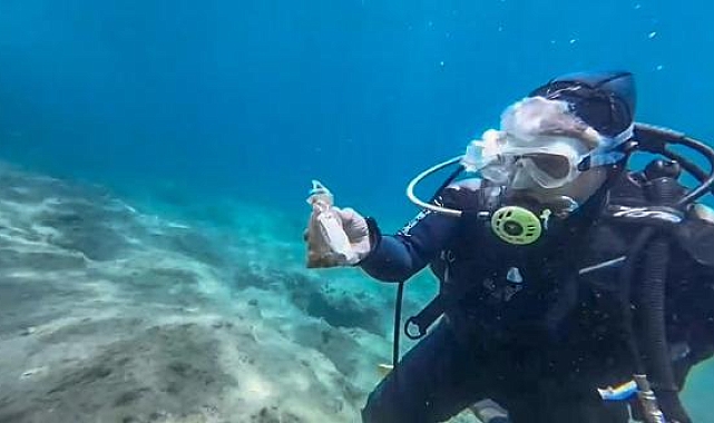 Plastik poşetlerle atılan Hıdırellez dilekleri, deniz ekosistemine zarar veriyor
