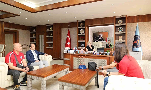 Rektör Özkan Avrupa şampiyonlarını ağırladı