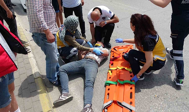 Ticari aracın çarptığı motosiklet sürücüsü metrelerce savruldu