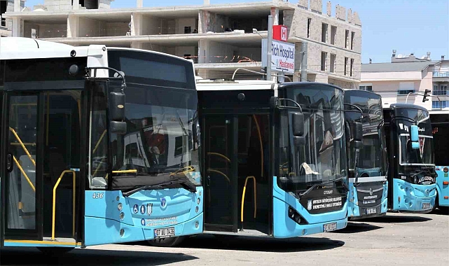 Turizm sezonunu açan Antalya'da toplu taşımada 17 bin TL maaşla şoför bulunamıyor