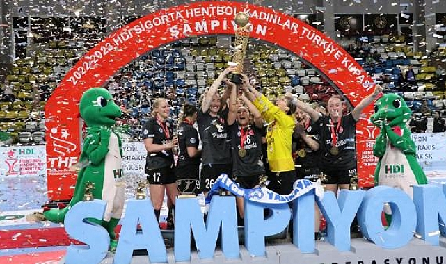 Yalıkavakspor'un kupa sevinci