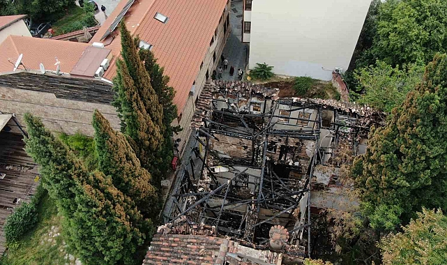 Yanarak küle dönen tarihi binalar milyoner alıcılarını bekliyor
