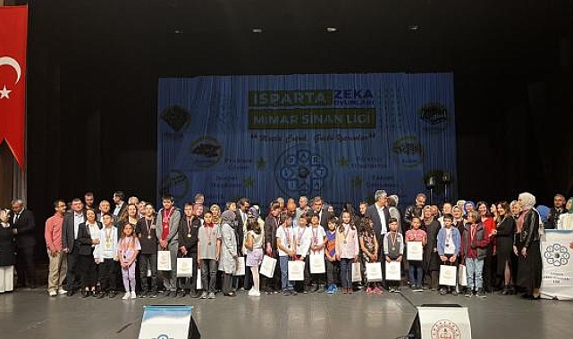 Zeka Oyunları Ligi'nde başarılı öğrencilere ödül