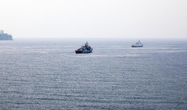 2 fırkateyn, Antalya Yat Limanı açığına demirledi !