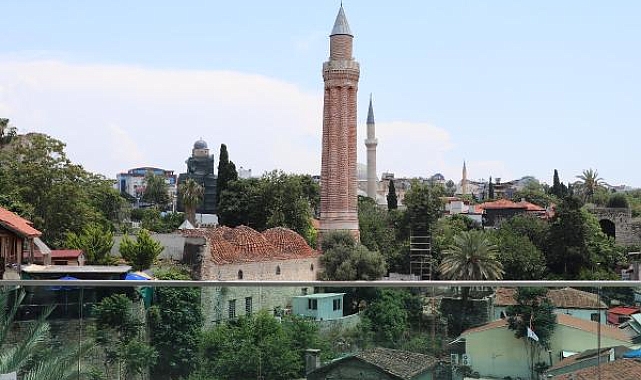35 santimetre yan yatan Yivli Minare'nin depremde yıkılma tehlikesi