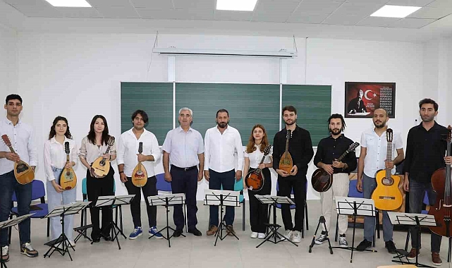 ALKÜ'de mandolin topluluğunun sesi Avrupa'n duyuldu