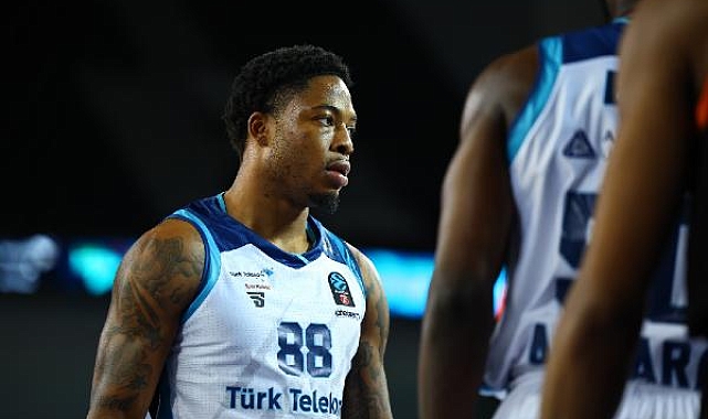 Anadolu Efes, Tyrique Jones'u kadrosuna kattı