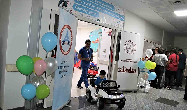 Antalya'da 400 yataklı hastanede çocuklar ameliyata sedye ile değil akülü arabayla gidecek