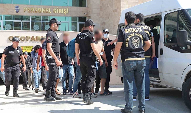 Antalya'da 62 aranan şahıs yakalandı
