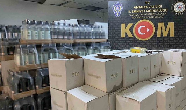 Antalya'da bir otelde 6 bin 919 şişe sahte alkol ele geçirildi