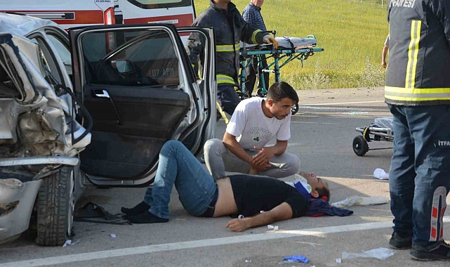 Antalya'da feci kaza: 3 ölü, 9 yaralı !