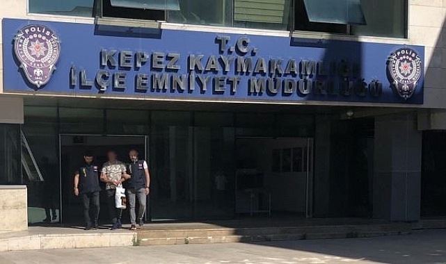 Antalya'da kesinleşmiş hapis cezası bulunan 2 firari yakalandı