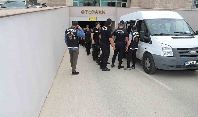 Antalya'da polis tarafından aranan 60 firari yakalandı