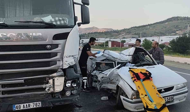 Antalya'da trafik kazası: 1 ölü, 2 yaralı