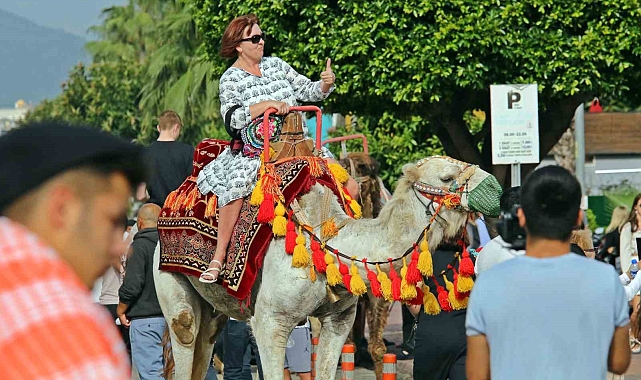 Antalya'da turistleri hayran bırakan Yörük Göçü