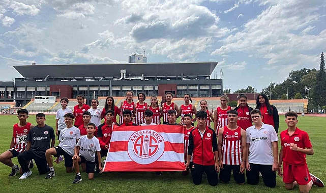 Antalyaspor atletleri fırtına gibi esti