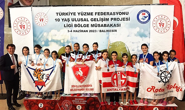 Antalyaspor'un minik kulaçları ilk ulusal yarışta kürsüye uzandı