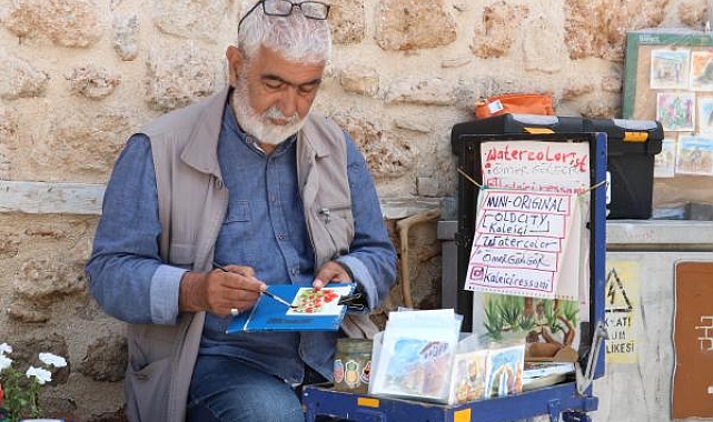Atölyesinin kirası artınca, sokak ressamı oldu