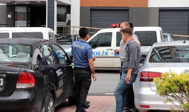 Avukat, tabancasını temizlerken kendini vurdu
