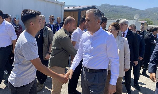 Bakan Yerlikaya: Osmaniye'de 17 bin 797 kalıcı konutu bir yıl içerisinde teslim edeceğiz