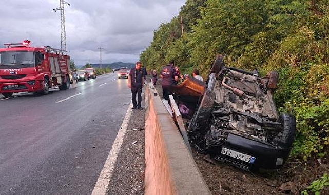 Bariyerlere çarpan cip takla attı: 6 yaralı