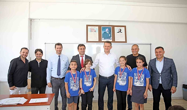 Başkan Yücel'den öğrencilere karne sürprizi