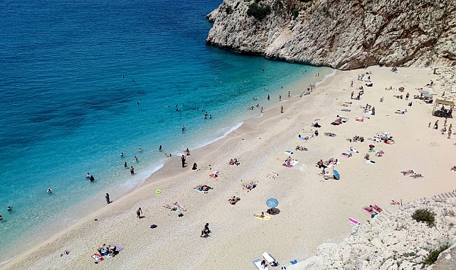 Batı Antalya bayrama odaklandı