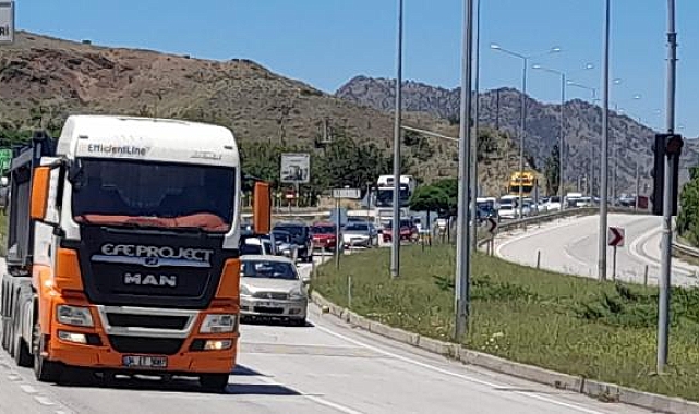 Bayram tatilinde D-100 kara yolunda trafik yoğunluğu