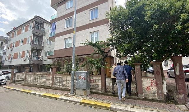 Birlikte içki içtikleri arkadaşlarını sabah ölü buldular