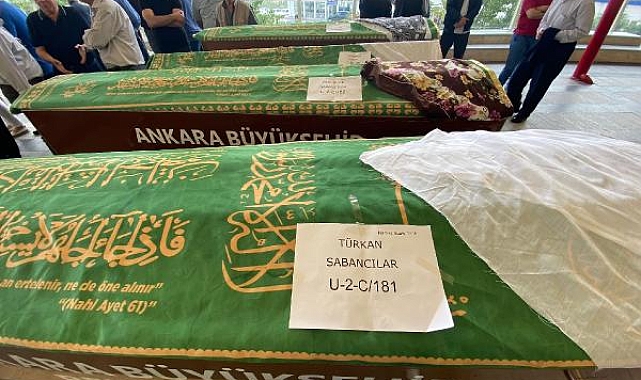 Böcek ilacından zehirlenen anne ile kızı toprağa verildi
