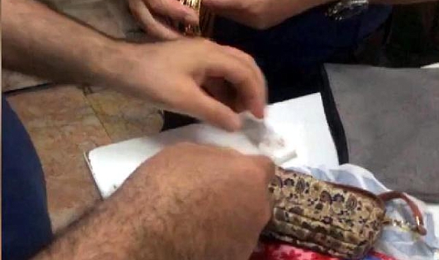 Bulduğu, içinde 200 bin liralık altın ve para olan çantayı sahibine ulaştırdı