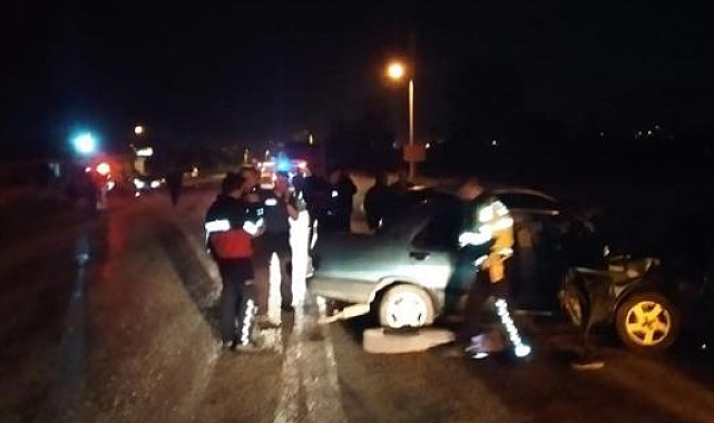 Burdur'da 2 otomobil kafa kafaya çarpıştı: 1 ölü, 4 yaralı