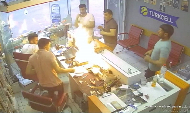 Cep telefonu bomba gibi patladı !