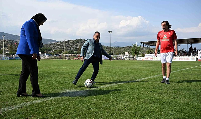 Çiftçi Kupası'nın başlama vuruşunu Başkan Böcek yaptı